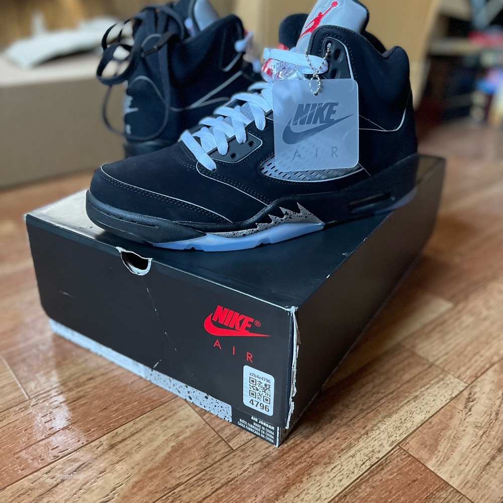 Air Jordan retro 5 Nike Air Men's Black and Gray Sneakers